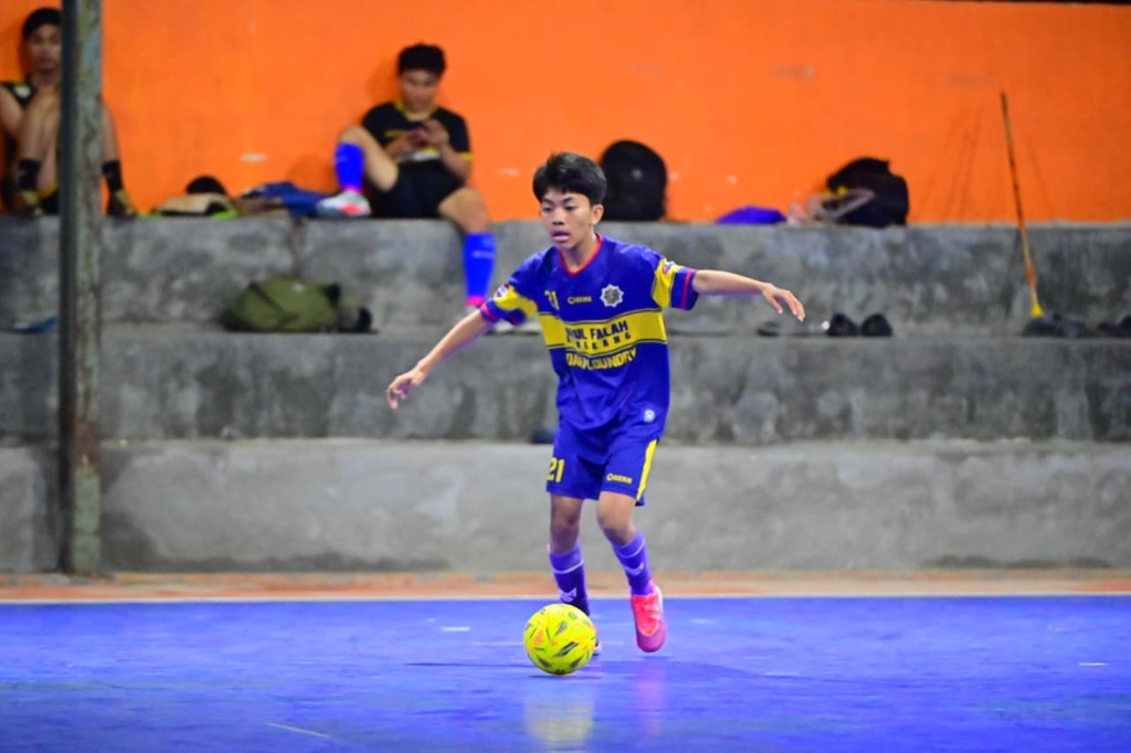 Andi Arsyi Dribbling Bola Futsal Darul Falah #21